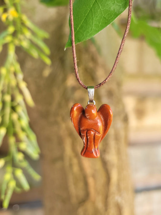 Rode jaspis: Engel hanger + koord voor Goede Aarding